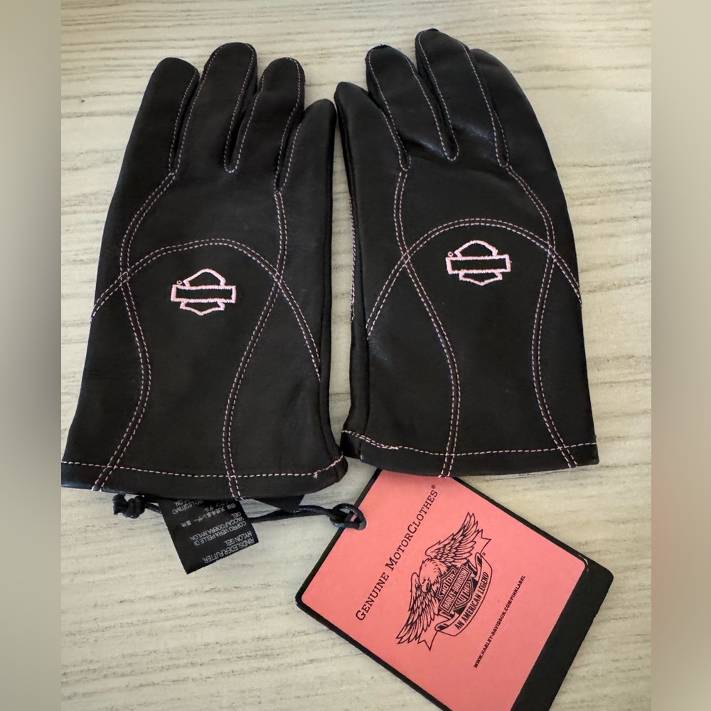 Black leather motorcycle gloves with pink detail. Harley Davidson. Size medium